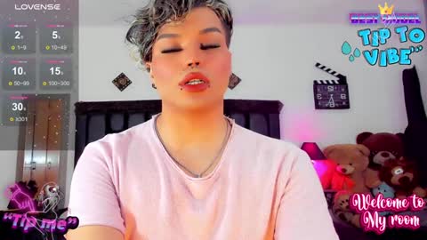 Snapshot of jujubee_lander chatting on 12/12/24, 05:37 Jujubee online show from 12/12/24, 05:37