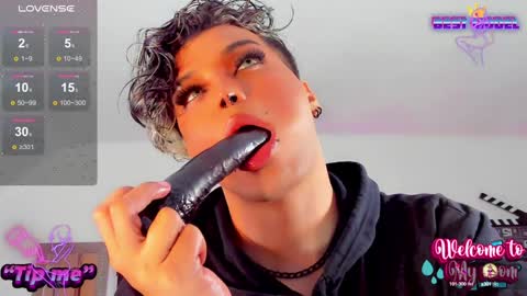 Snapshot of jujubee_lander chatting on 12/14/24, 04:20 Jujubee online show from 12/14/24, 04:20