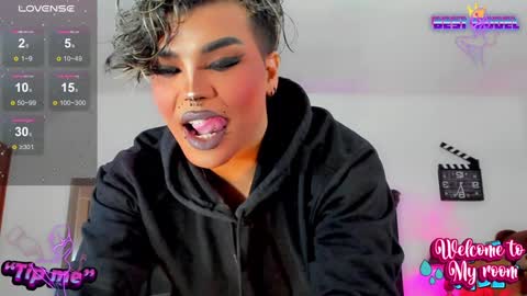 Snapshot of jujubee_lander chatting on 12/22/24, 04:17 Jujubee online show from 12/22/24, 04:17