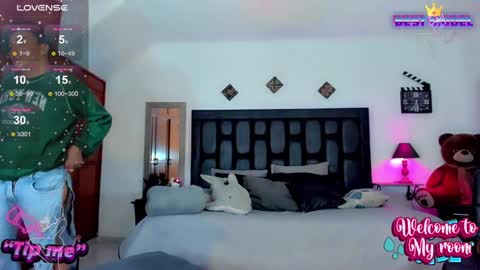 Snapshot of jujubee_lander chatting on 02/01/25, 12:16 Jujubee online show from 02/01/25, 12:16