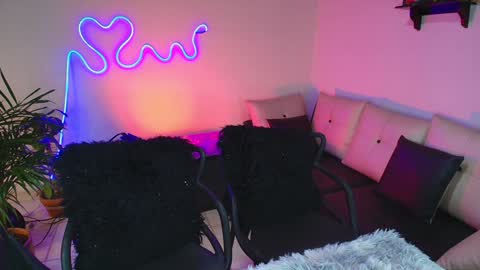 Jules and Gia online show from 01/28/25, 02:31