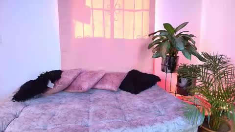 Jules and Gia online show from 11/09/25, 08:40