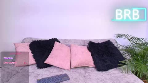 Jules and Gia online show from 04/12/26, 03:28