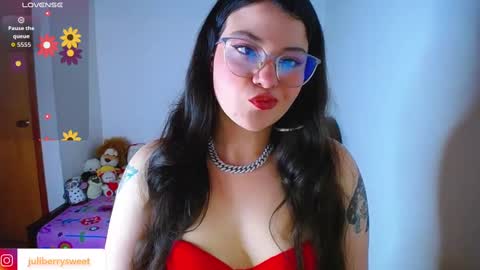 Juliana online show from 10/10/25, 01:59