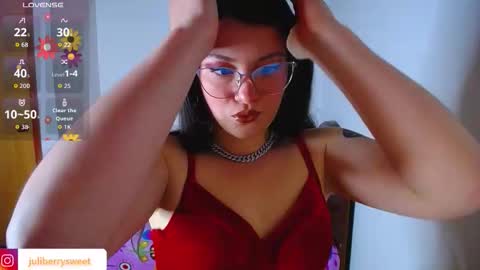 Juliana online show from 10/25/25, 03:47