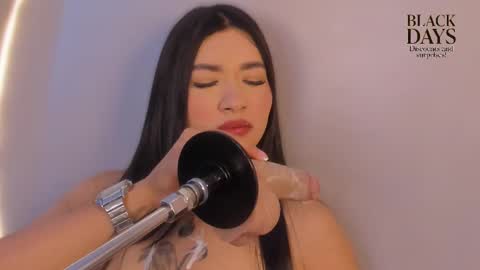 juli_casanova online show from 11/29/25, 12:30