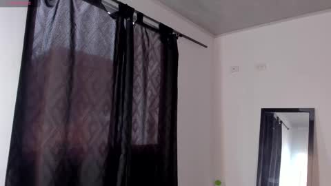Snapshot of juli_hairy chatting on 03/06/25, 04:17 Juli Modelo Independiente online show from 03/06/25, 04:17