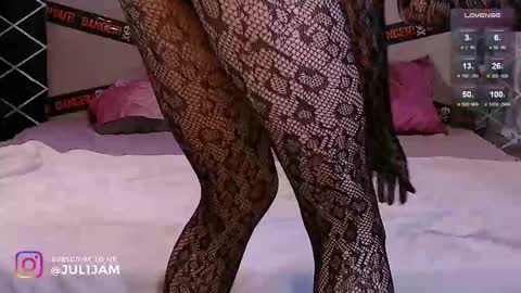 Snapshot of juli_jam chatting on 10/30/25, 06:08 Hi call me July My fav speed 111222333666 PVT open online show from 10/30/25, 06:08