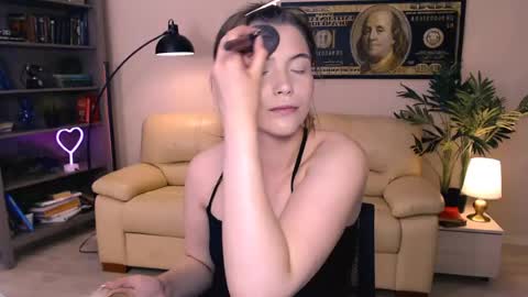 julia485262 online show from 06/17/26, 01:23