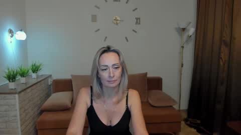 julia__cherry_ online show from 01/31/25, 02:39