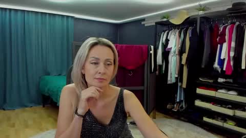 julia__cherry_ online show from 04/18/26, 02:32