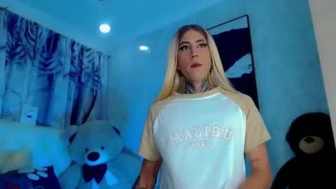 julia_bulette1 online show from 06/14/26, 01:47