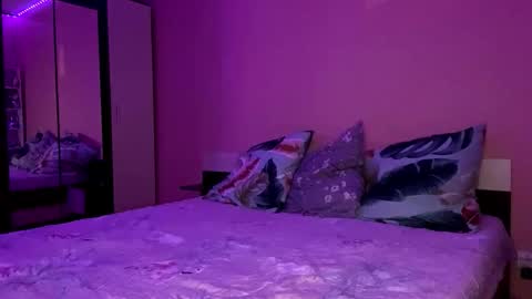 julia_charm online show from 03/26/26, 04:34