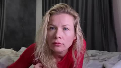 julia_giulia online show from 10/20/25, 10:21