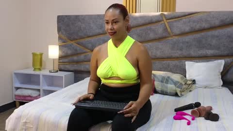 Snapshot of julia_gomes chatting on 01/30/25, 08:31 Julia Gomes online show from 01/30/25, 08:31