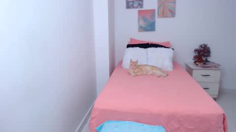 julia online show from 03/06/25, 10:30