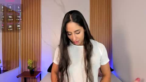 J U L IA   M A R T I N E Z online show from 04/13/26, 11:37