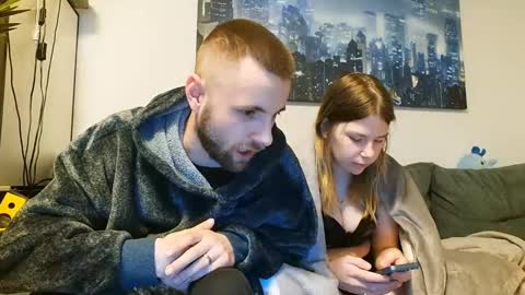 julia_official online show from 02/11/25, 07:38