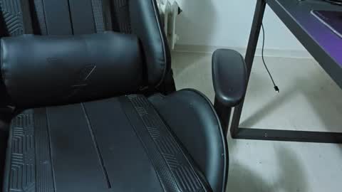 julia_official online show from 09/11/25, 08:31