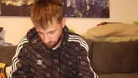 julia_official online show from 09/24/25, 08:34