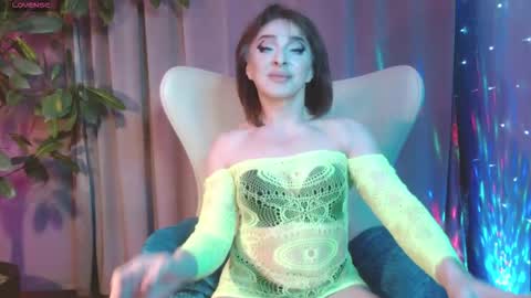 Snapshot of julia_renard chatting on 10/24/25, 05:31 Julia online show from 10/24/25, 05:31