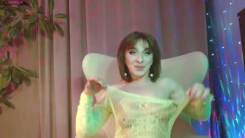 Snapshot of julia_renard chatting on 11/06/25, 05:58 Julia online show from 11/06/25, 05:58