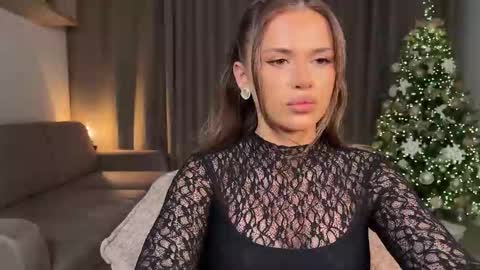 Julia R Le online show from 01/06/26, 08:12