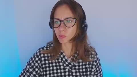 Julia Schedule 10 pm to 4  am GTM-5 online show from 11/10/25, 04:50