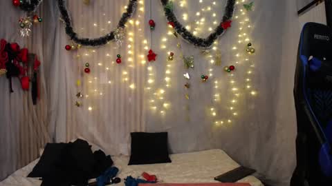 Juliana online show from 12/30/24, 07:37