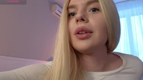 Snapshot of juliacontrol chatting on 01/05/25, 06:24 Molly online show from 01/05/25, 06:24