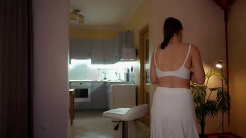 Snapshot of juliacontrol chatting on 03/04/26, 03:18 Molly online show from 03/04/26, 03:18