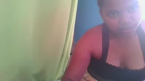 juliah02 online show from 01/28/25, 05:11