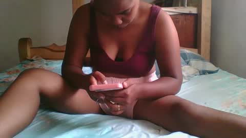 juliah02 online show from 03/12/25, 07:46