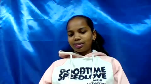 juliah02 online show from 06/17/26, 05:54