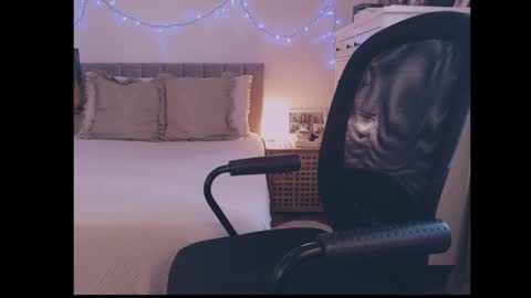 Snapshot of julialiones chatting on 10/05/25, 09:18 julialiones online show from 10/05/25, 09:18