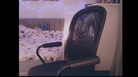 julialiones online show from 06/14/26, 06:21
