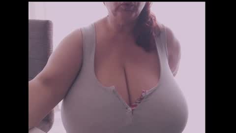 julialiones online show from 06/22/26, 01:52