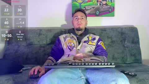 Julian independent model online show from 11/11/25, 10:21