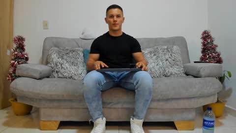 julian_wallace online show from 12/19/24, 02:23