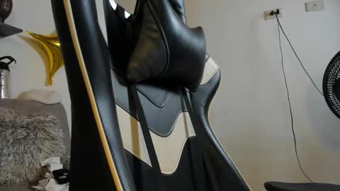 julian_wallace online show from 09/17/25, 03:03