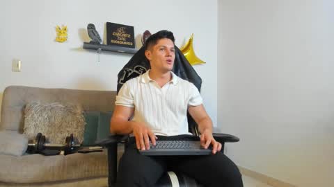 julian_wallace online show from 10/13/25, 12:54