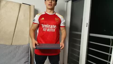 julian_wallace online show from 02/19/26, 01:56