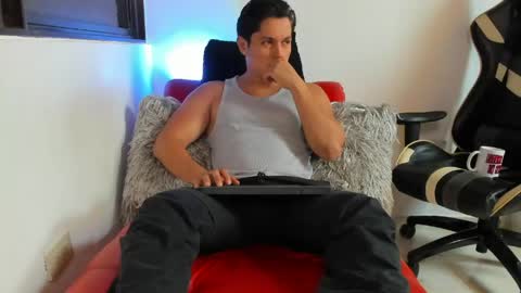 julian_wallace online show from 04/15/26, 07:10