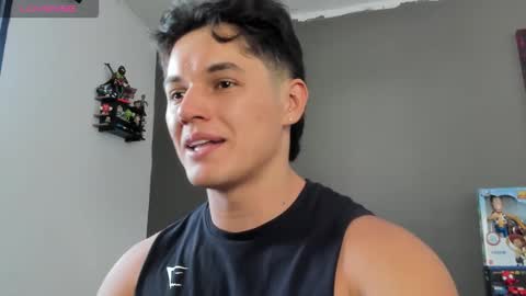 julian_wallace1 online show from 05/20/26, 07:20
