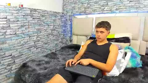 julian online show from 09/29/25, 02:11