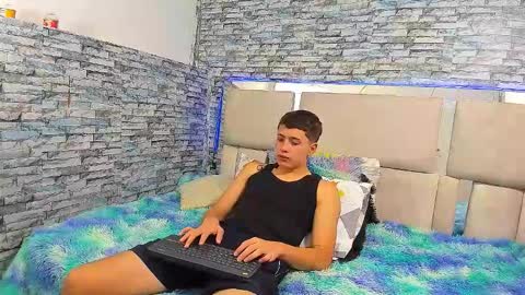 julian online show from 10/10/25, 03:11