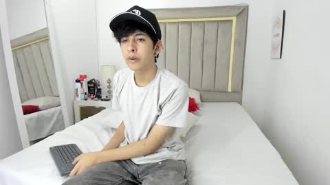 Julian online show from 01/05/26, 07:17