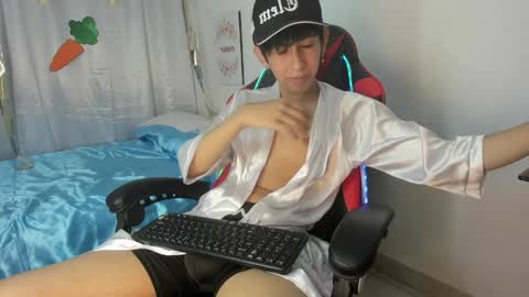 Julian online show from 04/09/26, 07:19