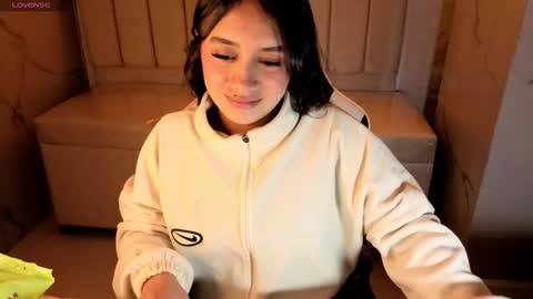 Snapshot of juliana_tx chatting on 01/13/26, 12:54 Online 2200 to 600 online show from 01/13/26, 12:54