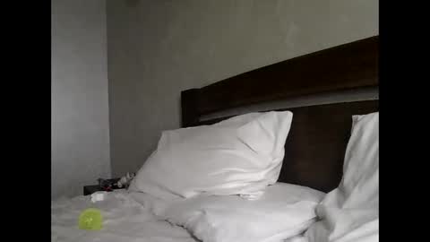 julianagold1 online show from 10/10/25, 09:47